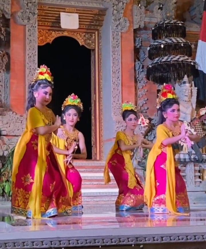 potret anak Happy Salma tampil menari (instagram.com/happysalma)