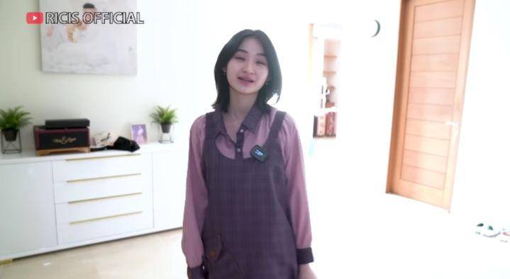 potret Ria Ricis make over Chateez berhijab (youtube.com/Ricis Official)