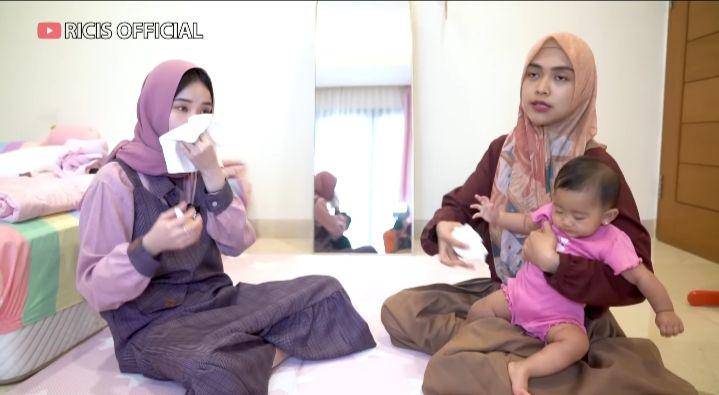 potret Ria Ricis make over Chateez berhijab (youtube.com/Ricis Official)