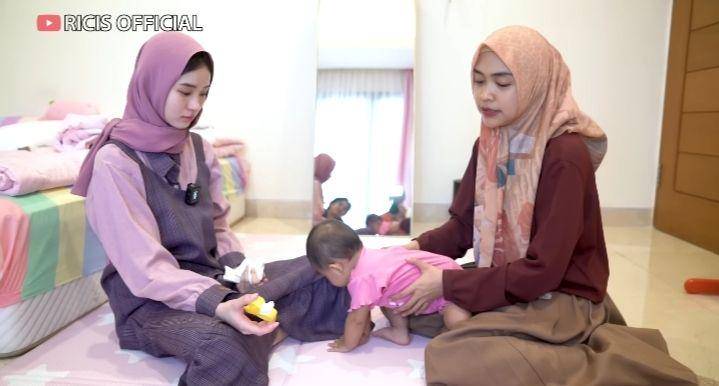 potret Ria Ricis make over Chateez berhijab (youtube.com/Ricis Official)