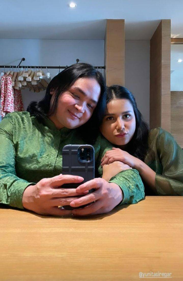 potret artis di pernikahan Mikha Tambayong dan Deva Mahenra (Instagram.com/indrakharismabener)
