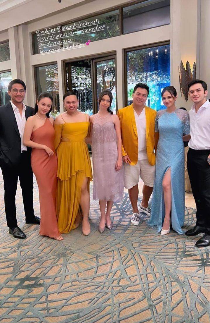 potret artis di pernikahan Mikha Tambayong dan Deva Mahenra (instagram.com/wanda_haraa)