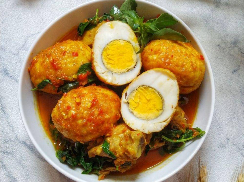 telur ayam woku (instagram.com/vhe.veronicaa)