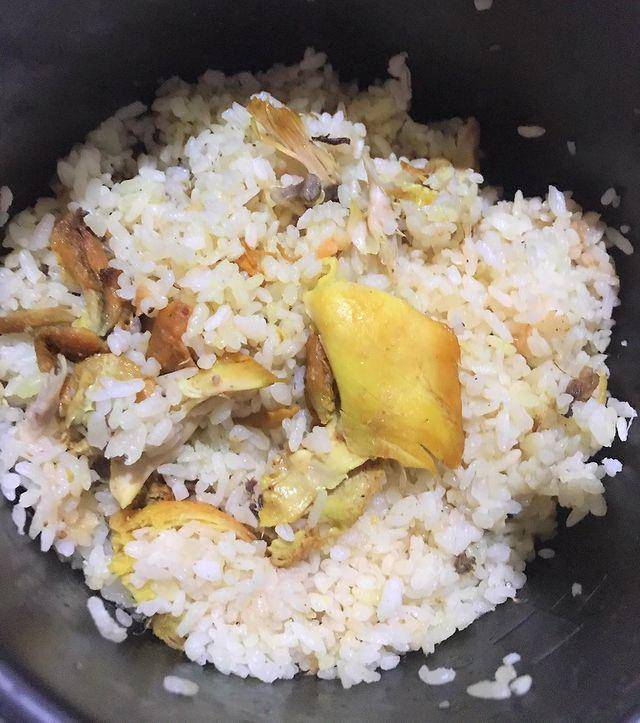 resep makanan olahan Nasi Ayam Rice Cooker (instagram.com/kulineria0910)