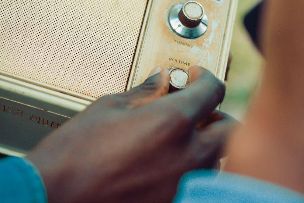ilustrasi radio. (pexels.com/Nicholas Githiri)