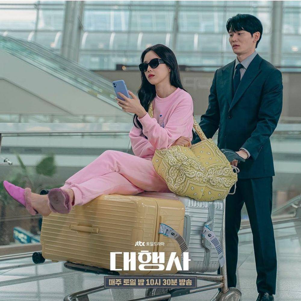 Kang Han Na (Son Na Eun) dan Sekretaris Park (Han Joon Woo) di drama Agency (instagram.com/jtbcdrama)