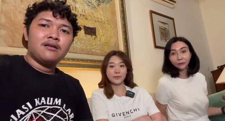 kebersamaan Nopek dan mama Livy Renata (youtube.com/Nopek Novian)
