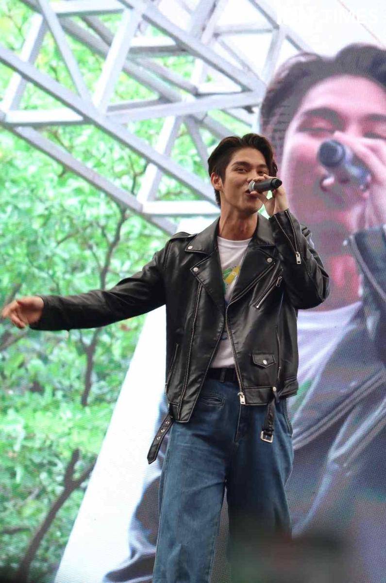 Bright Vachirawit di Summarecon Mal Serpong pada Sabtu (28/1/2023) (IDN Times/Rafifa Shabira)