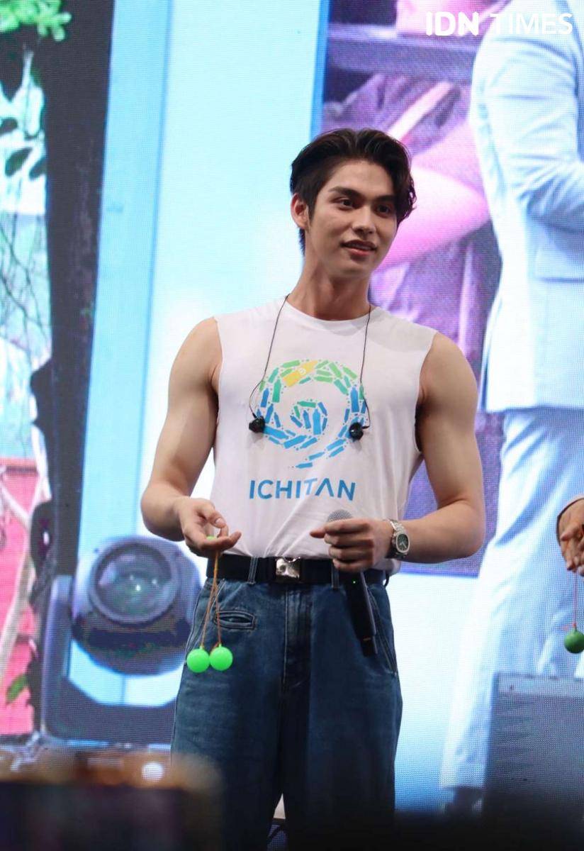 Bright Vachirawit di Summarecon Mal Serpong pada Sabtu (28/1/2023) (IDN Times/Rafifa Shabira)