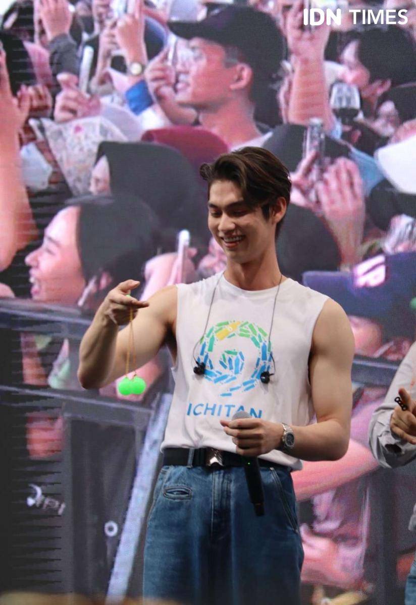 Bright Vachirawit di Summarecon Mal Serpong pada Sabtu (28/1/2023) (IDN Times/Rafifa Shabira)