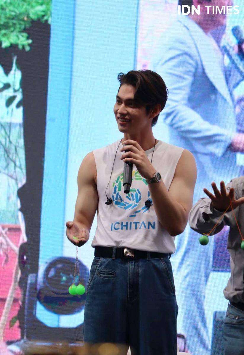 Bright Vachirawit di Summarecon Mal Serpong pada Sabtu (28/1/2023) (IDN Times/Rafifa Shabira)