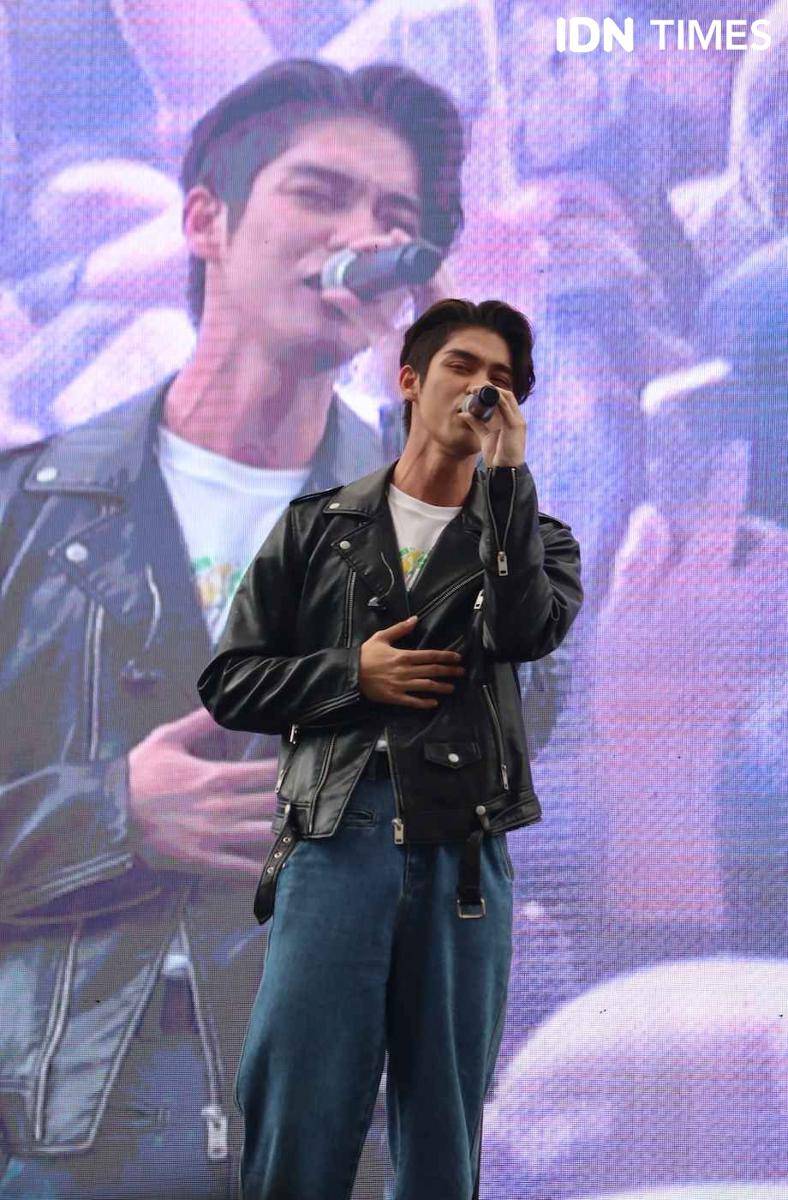 Bright Vachirawit di Summarecon Mal Serpong pada Sabtu (28/1/2023) (IDN Times/Rafifa Shabira)