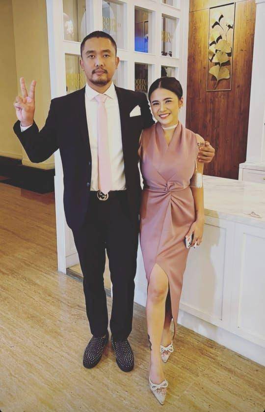 Uus dan Kartika di pernikahan KIky Saputri. (Instagram.com/uusbiasaaja)