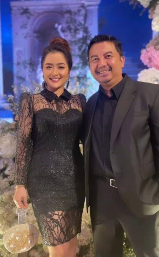 Vega Darwanti di resepsi Kiky Saputri. (Instagram.com/vegadarwanti123)