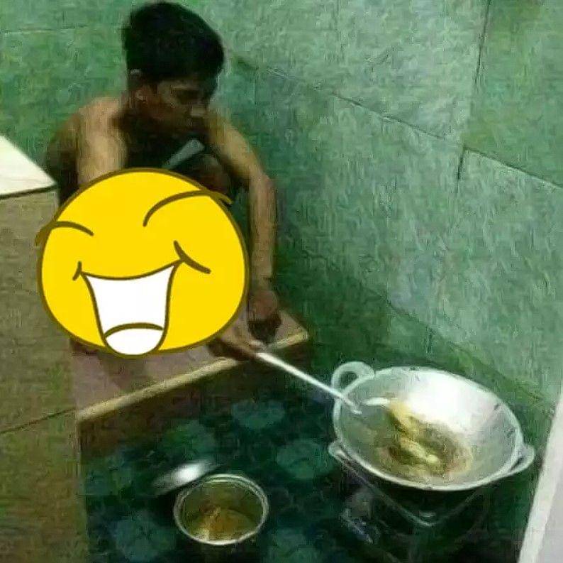 aksi orang lagi di kamar mandi (twitter.com/crazyinina)