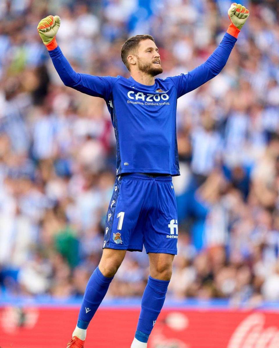 Alex Remiro saat berseragam Real Sociedad. (instagram.com/alexremiro1)