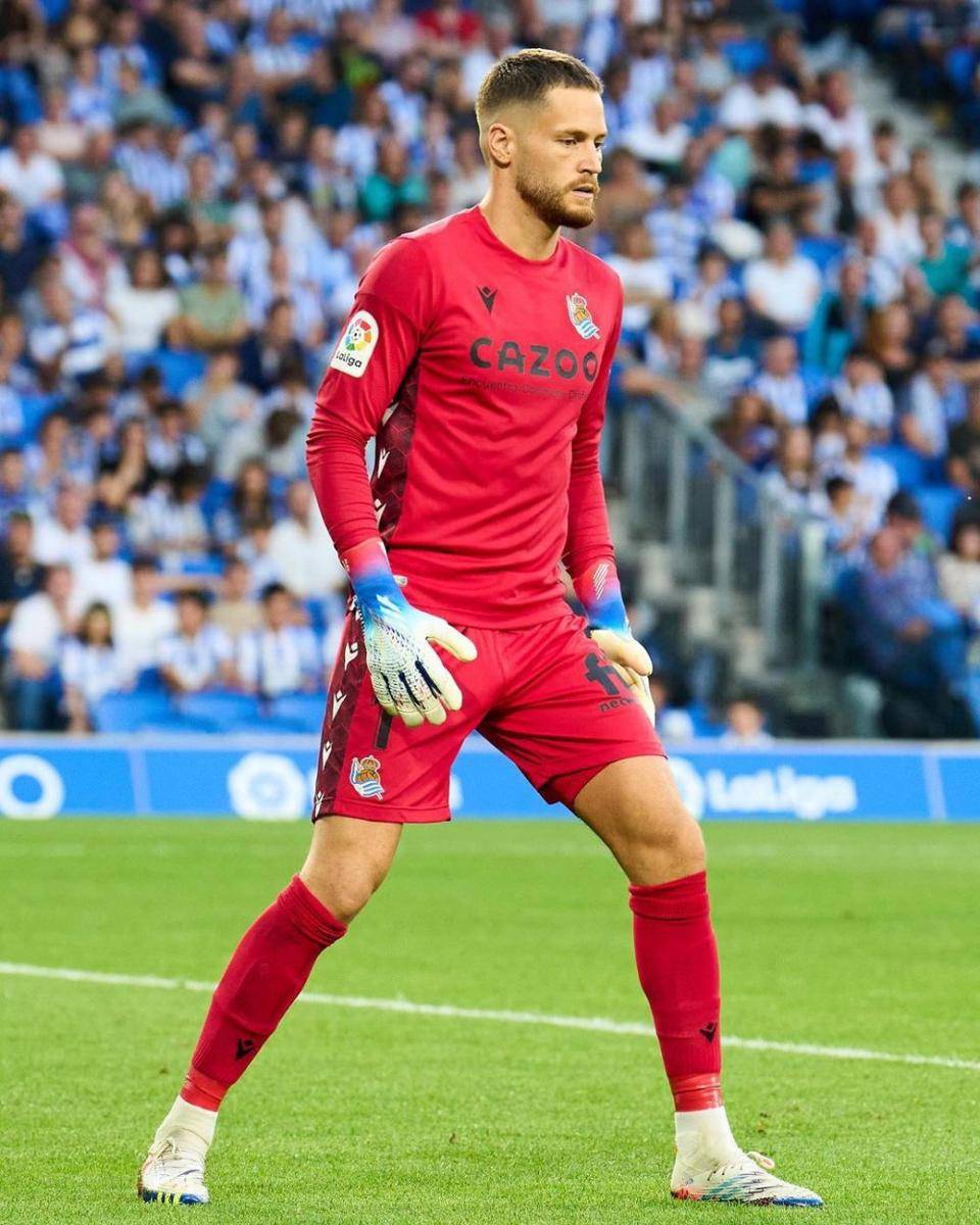 Alex Remiro saat berseragam Real Sociedad. (instagram.com/alexremiro1)