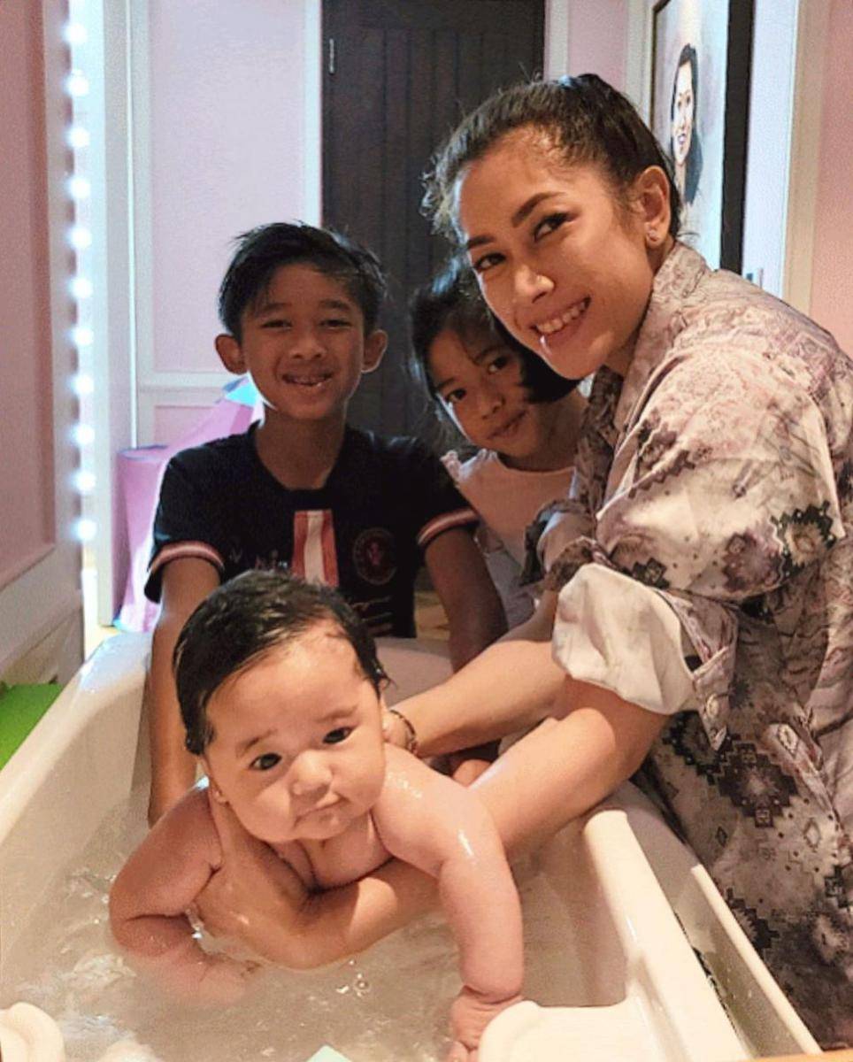 potret Aliya Rajasa dan buah hati (instagram.com/ebyfamily)