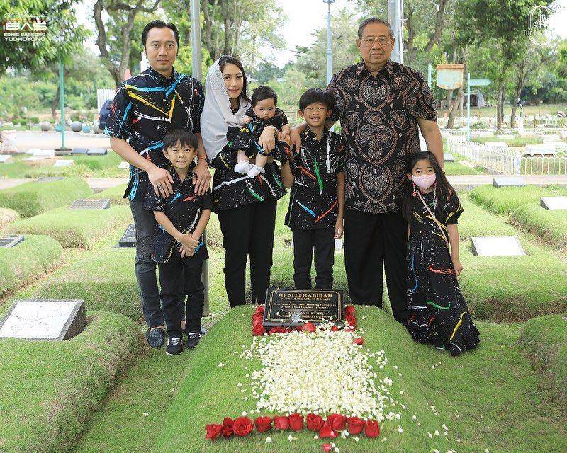 potret Aliya Rajasa dan keluarga (instagram.com/ebyfamily)