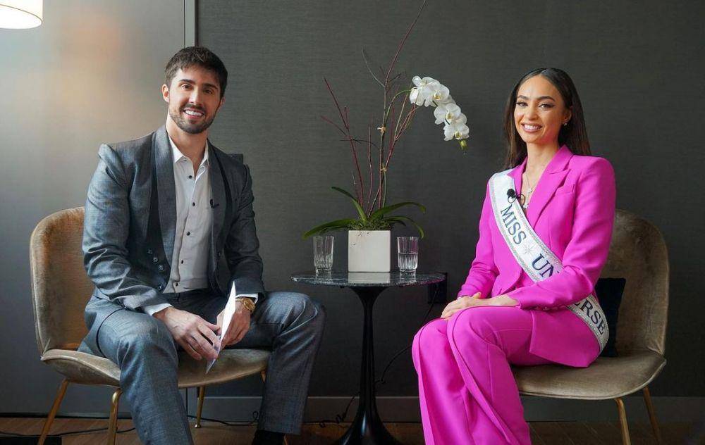 R'Bonney saat tengah interview bersama Akoposinico. (instagram.com/akoposinico)