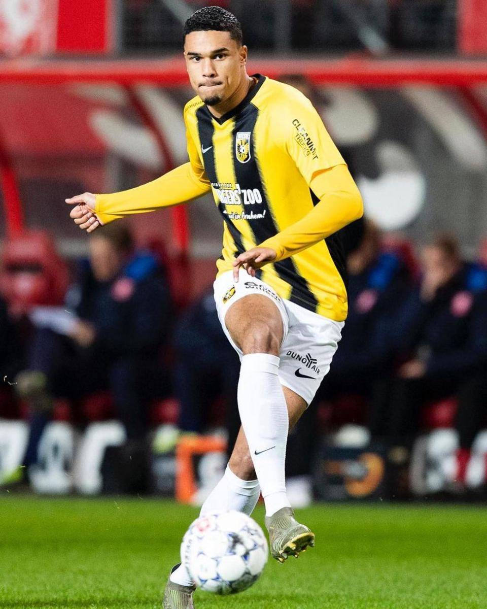 Danilho Doekhi saat berseragam Vitesse Arnhem. (instagram.com/danilhord)