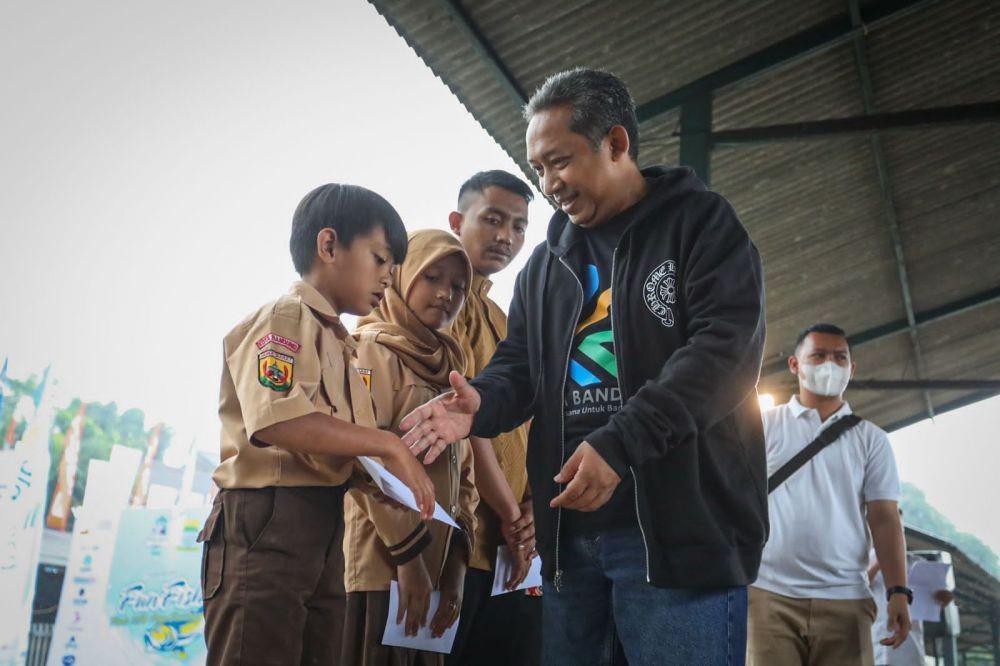 Fun Fishing Piala Wali Kota, JMI dan PBB Berikan Donasi Pendikan Bagi Siswa dan Guru Honorer
