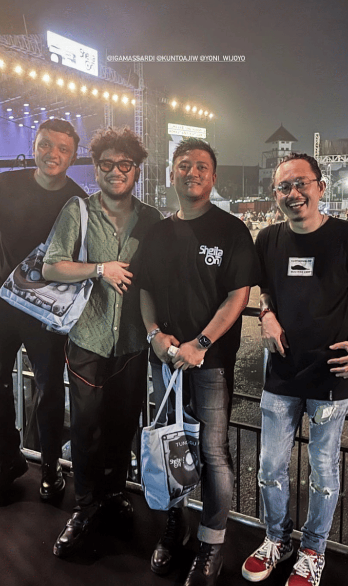 potret artis di konser Sheila on 7 (instagram.com/kuntoajiw)