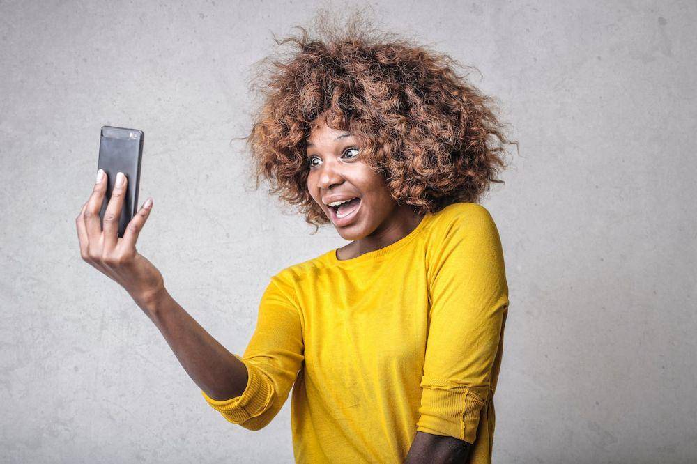 ilustrasi selfie (pexels.com/Andrea Piacquadio)