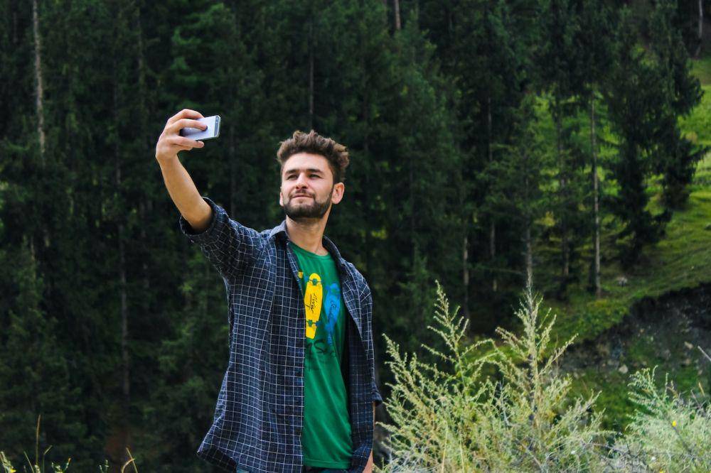 ilustrasi foto selfie (pexels.com/Farhan Ullah Baig)
