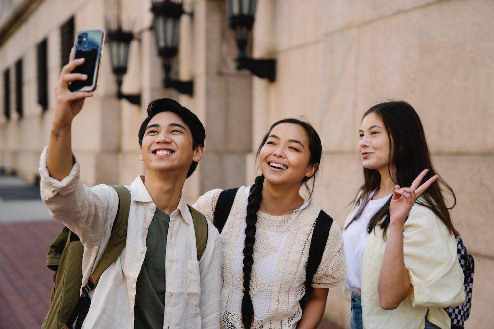 ilustrasi selfie (pexels.com/George Pak)