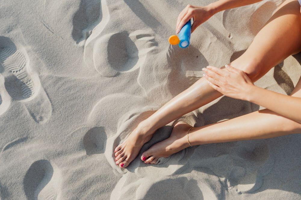 Lebih Baik Pilih Mana, Sunscreen atau Sunblock?