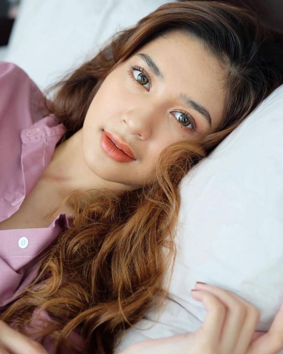 Look Makeup Flawless Minimalis Ala Mikha Tambayong (instagram.com/miktambayong)