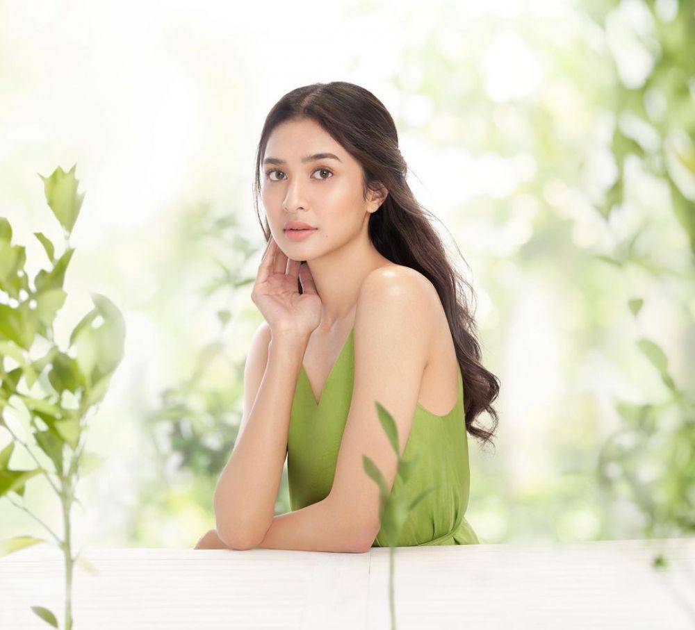 Look Makeup Flawless Minimalis Ala Mikha Tambayong (instagram.com/miktambayong)
