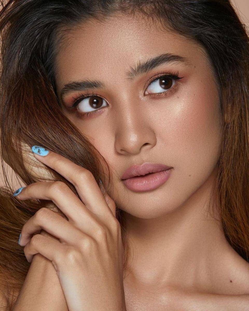 Look Makeup Flawless Minimalis Ala Mikha Tambayong (instagram.com/miktambayong)