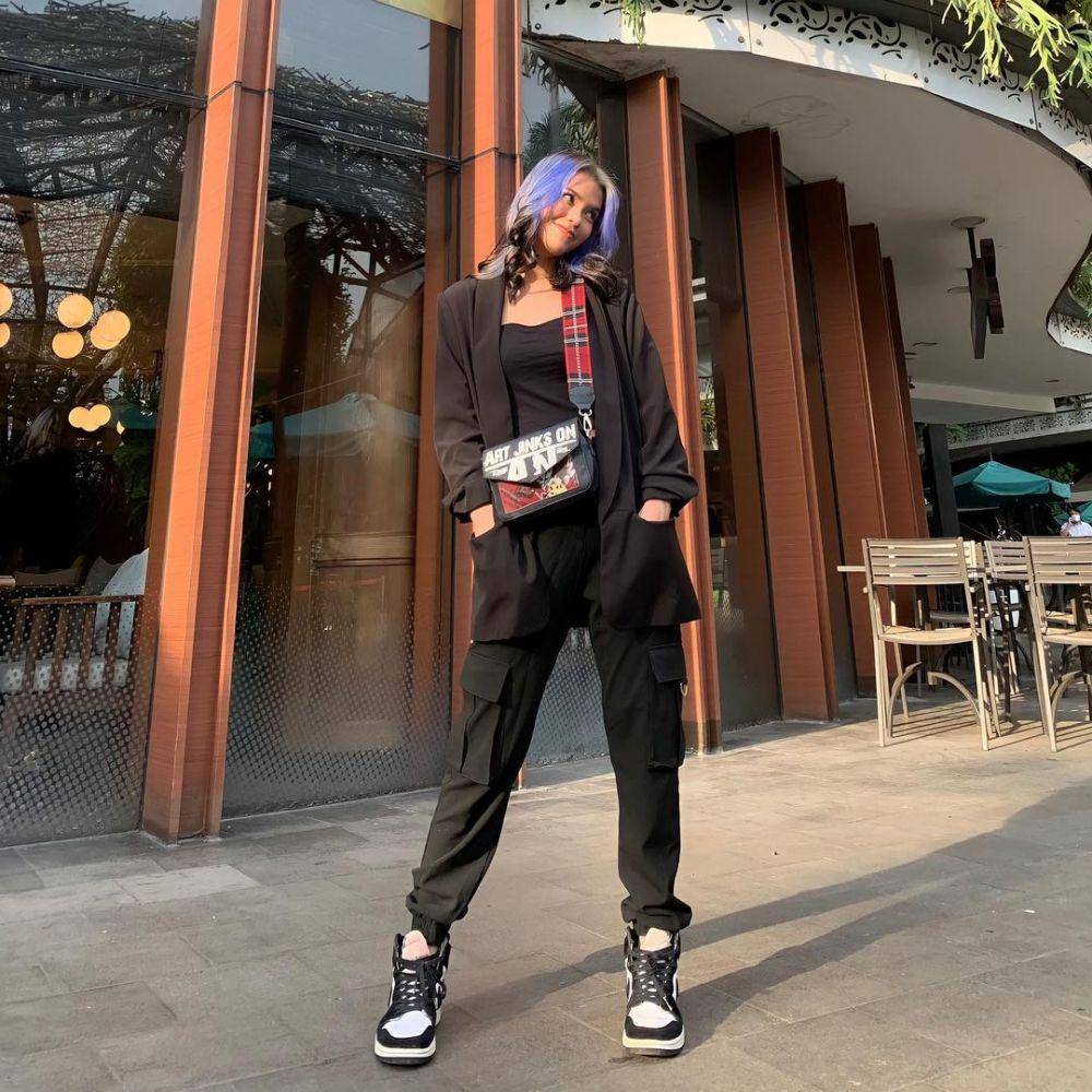 ide daily outfit dengan celana cargo (instagram.com/puyuzulvanny)