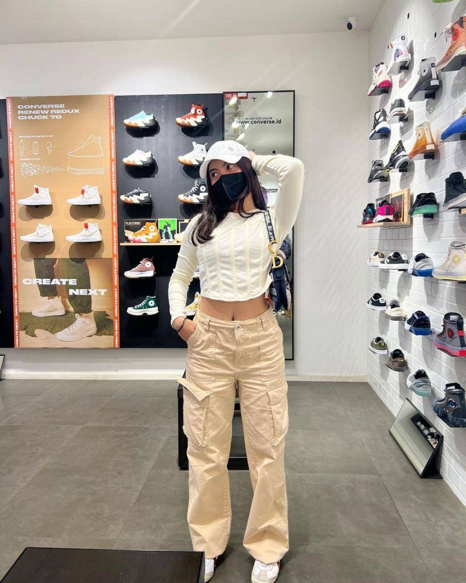 ide daily outfit dengan celana cargo (instagram.com/another.inka)