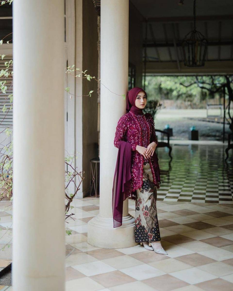 Kebaya kondangan resepsi. (instagram.com/oliviafindas)