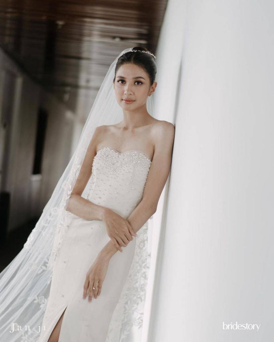 Look Makeup Flawless Minimalis Ala Mikha Tambayong (instagram.com/miktambayong)