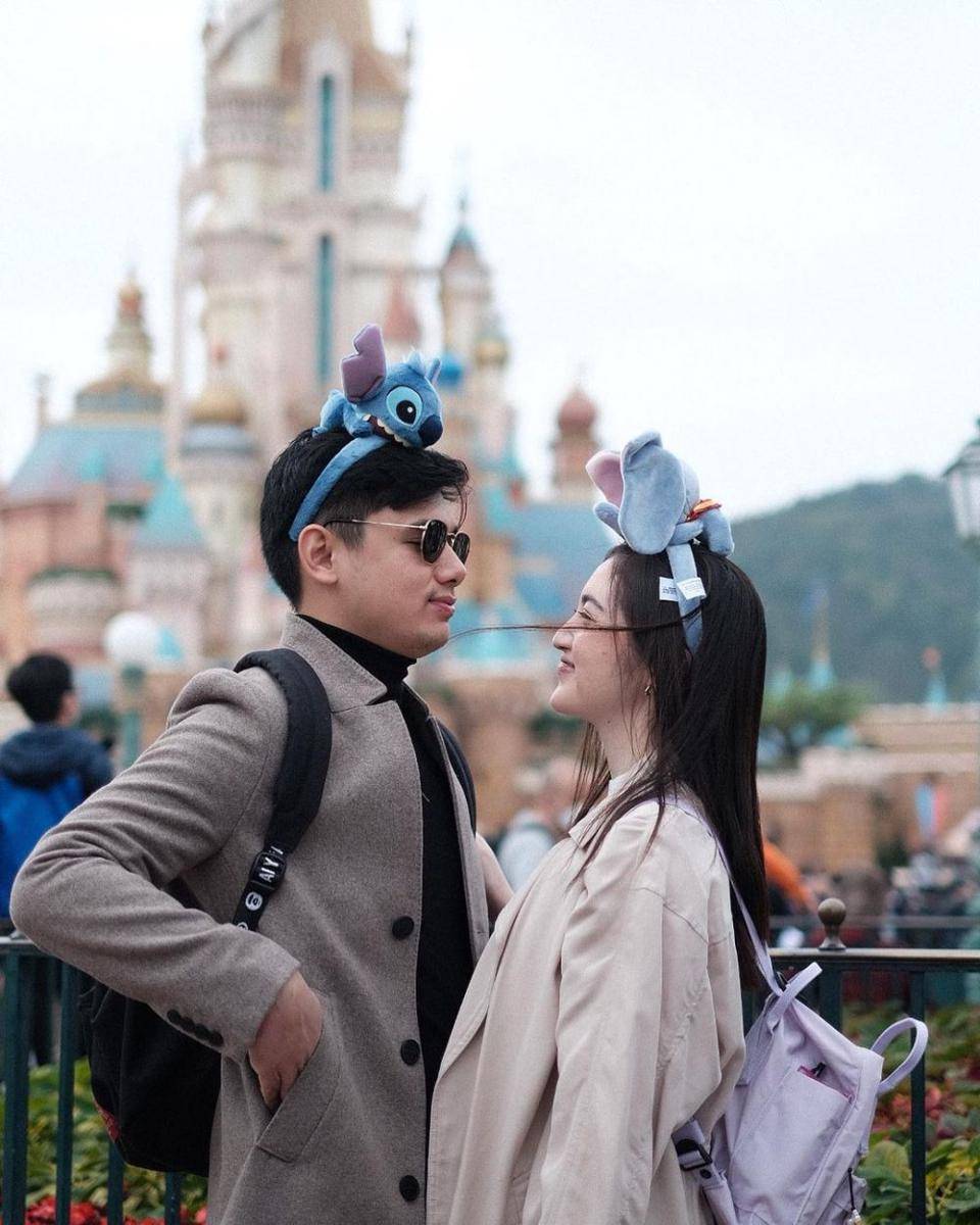 Potret Rayn Wijaya dan Ranty Maria liburan di Hongkong. (instagram.com/raynwijaya26)