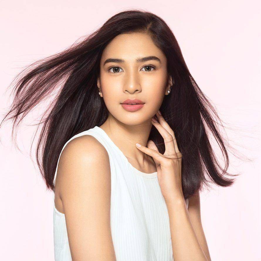 Look Makeup Flawless Minimalis Ala Mikha Tambayong (instagram.com/miktambayong)