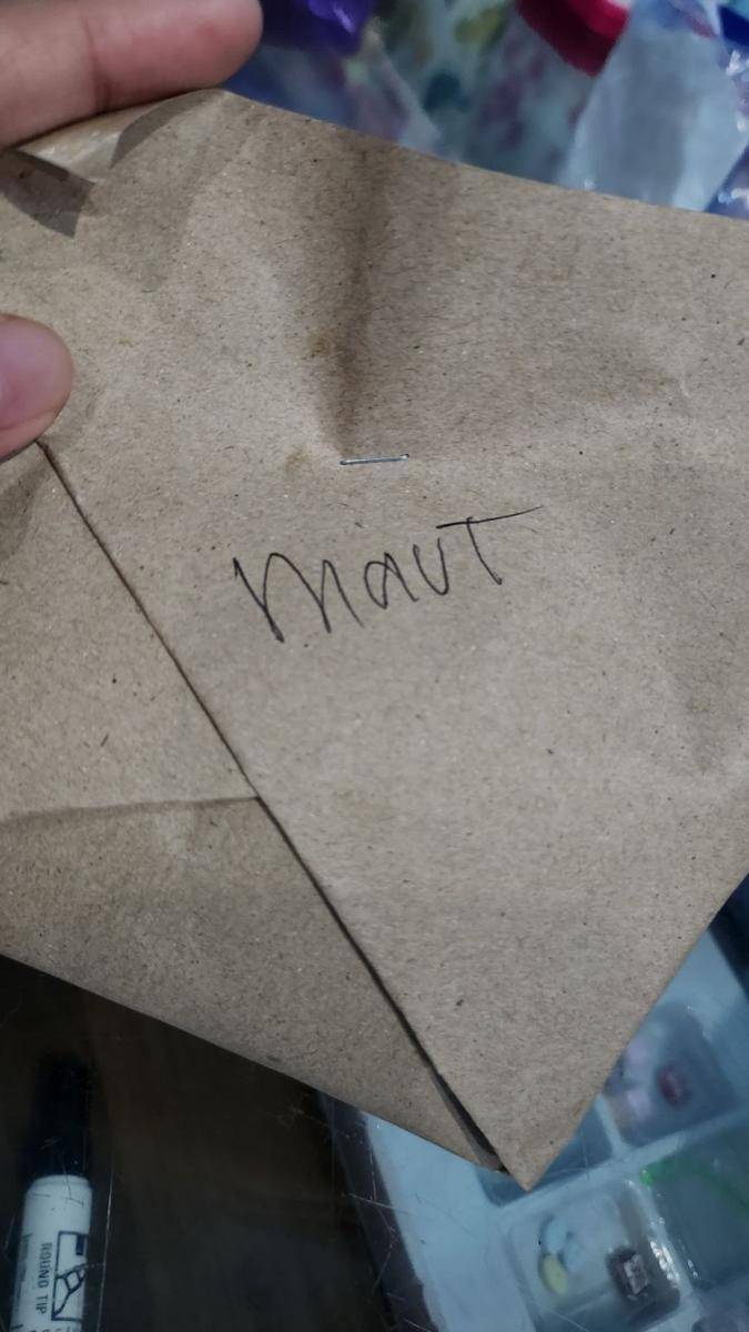 tulisan di bungkus makanan gak sesuai (twitter.com/prodtsyuga)