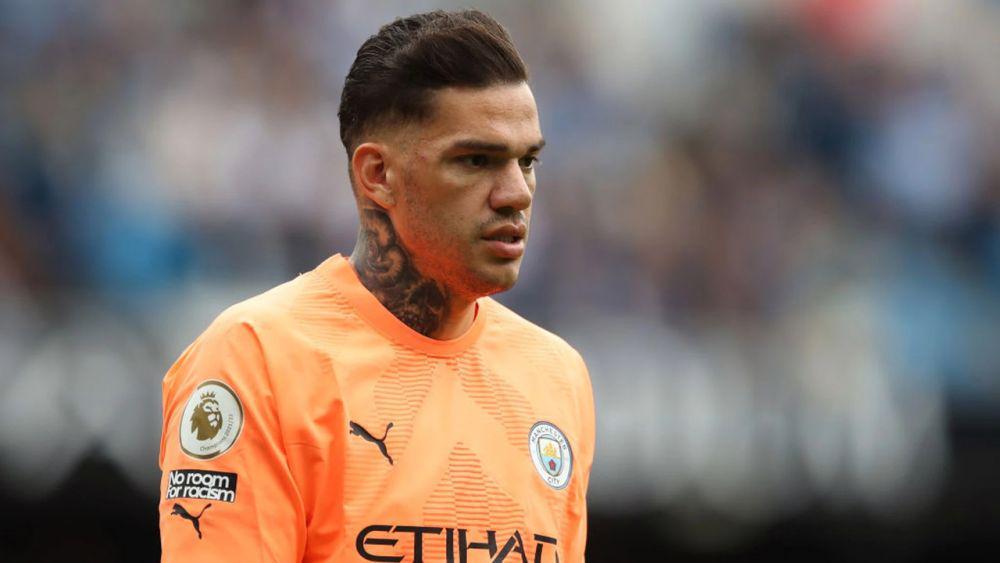 5 Kiper Utama Klub Premier League yang Tidak Memakai Nomor Punggung 1