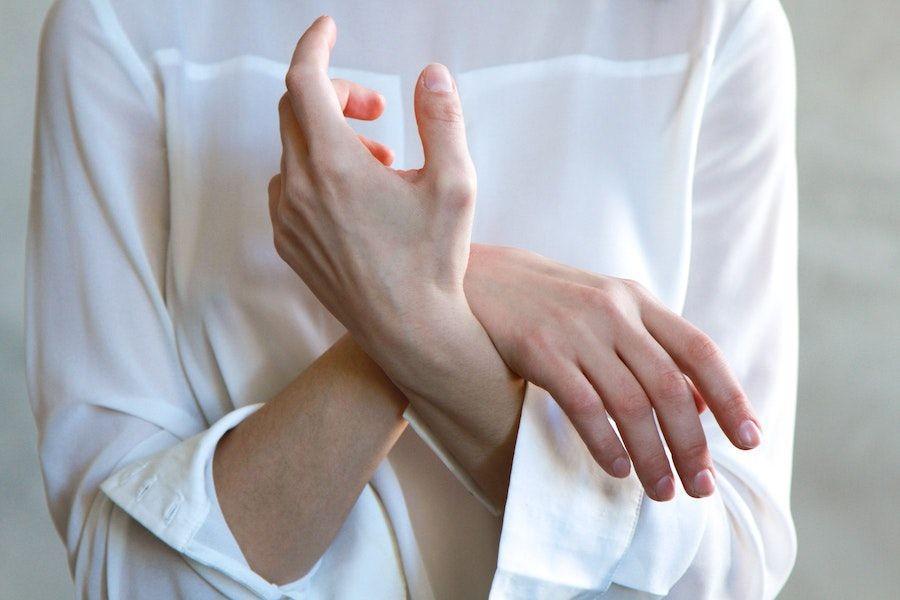Apa Itu Hand Fetish? Ketertarikan Seksual pada Tangan