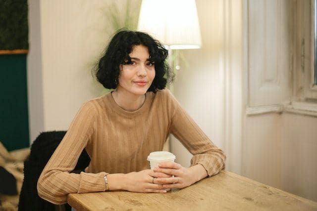 ilustrasi menepi dari kesibukan (pexels.com/Andrea Piacquadio)