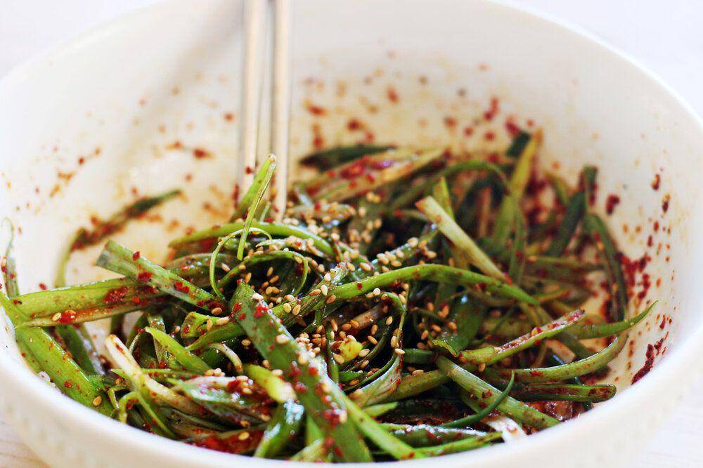 Kimchi yang terbuat dari green onions (kimchihalfie.com)