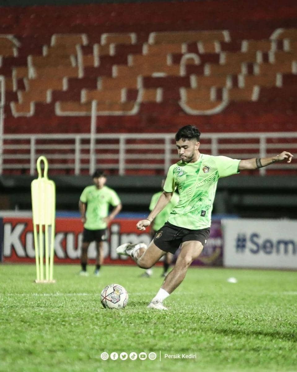 Pemain Persik Kediri saat berlatih. instagram.com/persikfcofficial