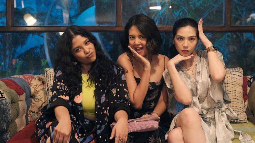 9 Potret Keakraban Geng Kitab Kencan saat Syuting, Kompak Banget!