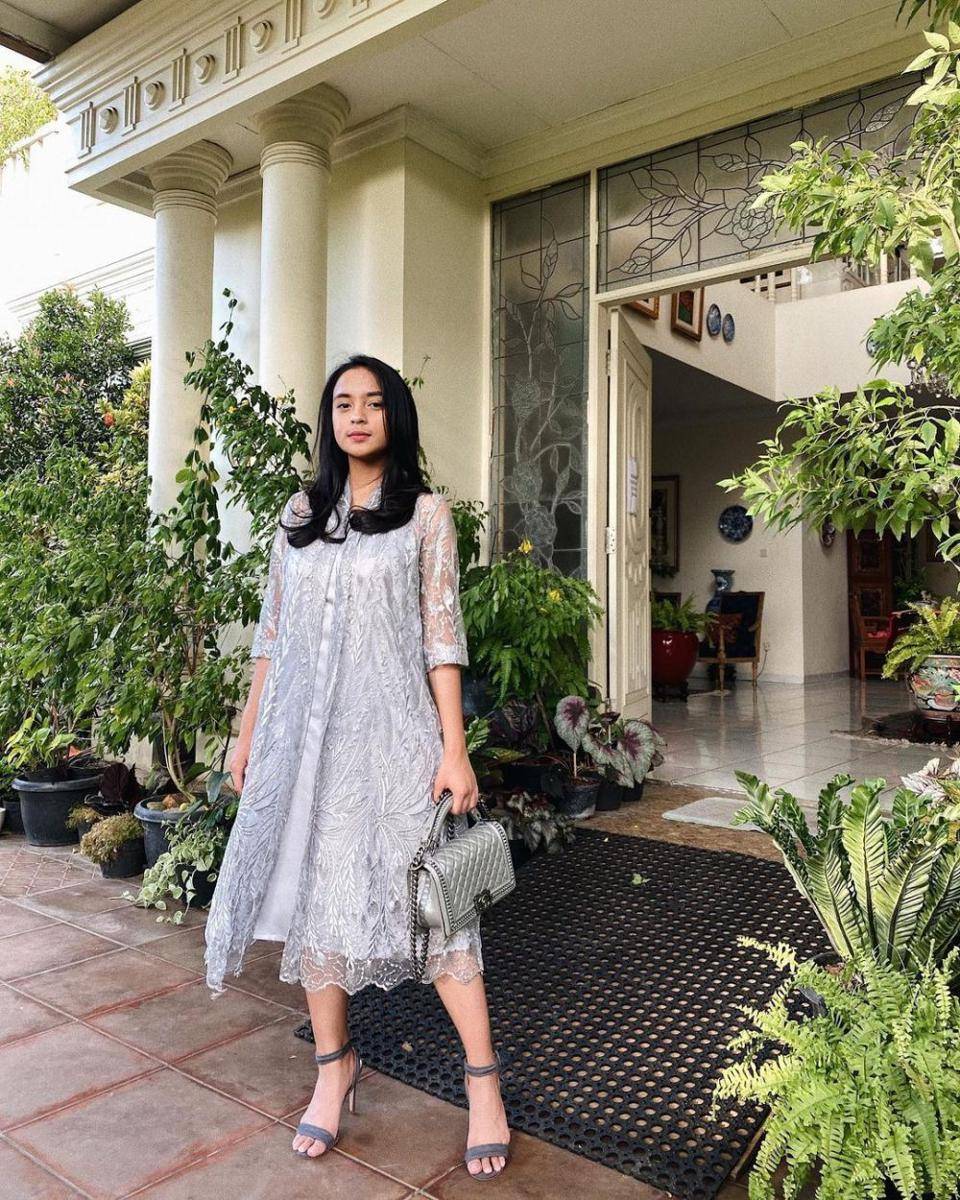 potret Kaneishia Yusuf dalam balutan dress (instagram.com/kaneishiayusuf05)