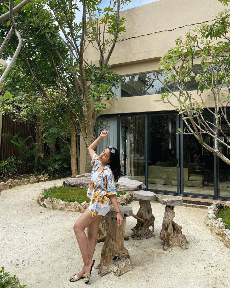 OOTD liburan ala Kaneishia Yusuf (instagram.com/kaneishiayusuf05)