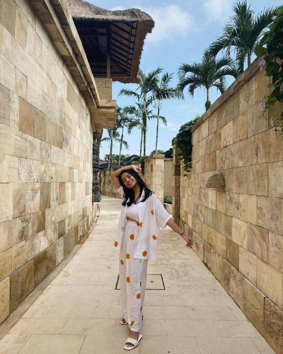OOTD liburan ala Kaneishia Yusuf (instagram.com/kaneishiayusuf05)